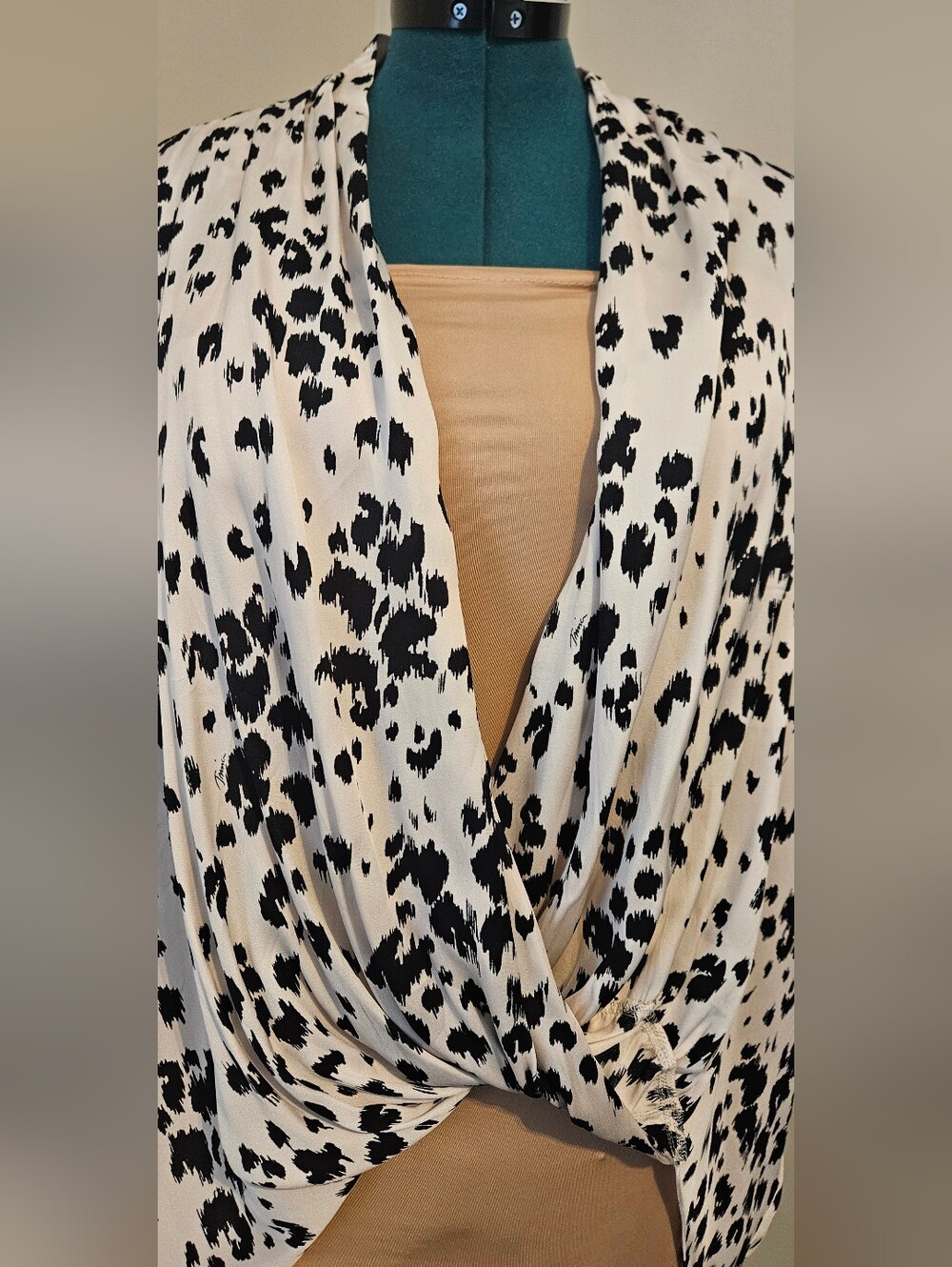 Trina Turk Black and White Animal Print Blouse Silk Soie
